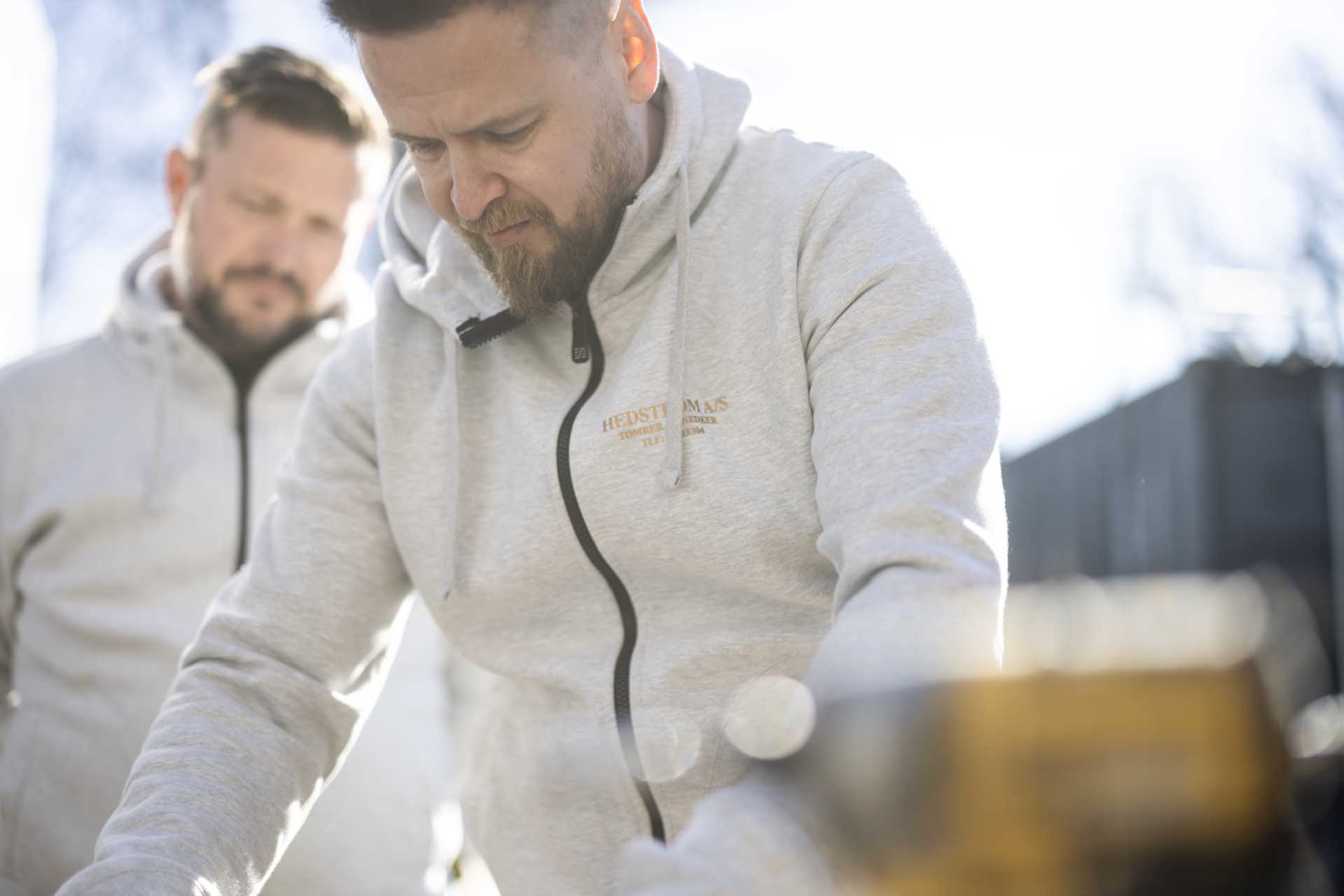 To tømrere i Hellerup i arbejdstøj